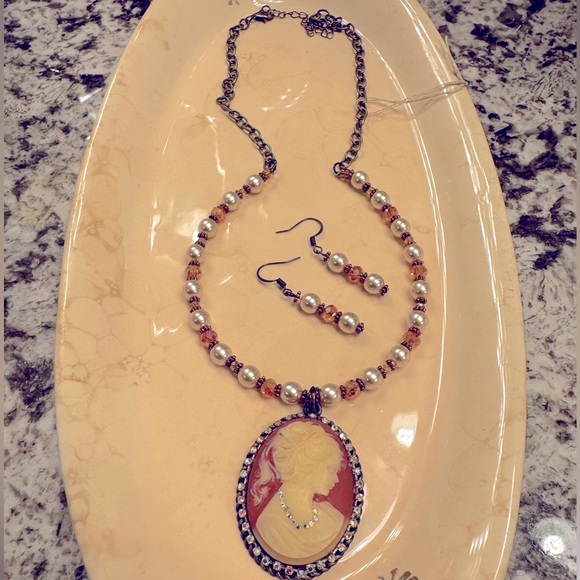 Peach Cameo Necklace & Earring Set with Champagne Pearls & Faceted Crystals - Picture 6 of 8